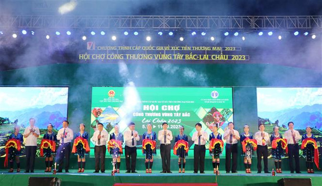 Gần 300 gian hàng dự Hội chợ Công Thương vùng Tây Bắc-Lai Châu ảnh 1