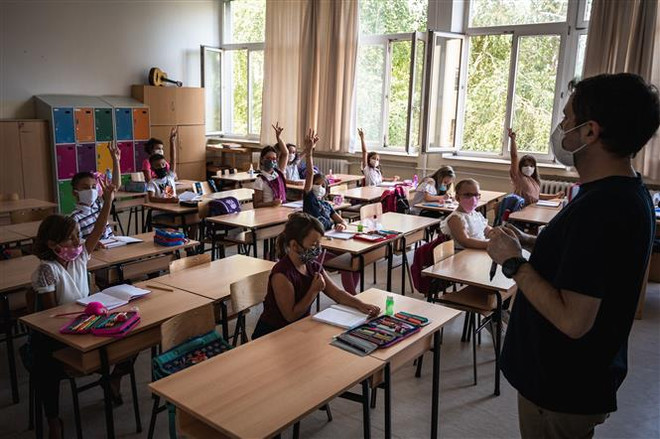 UNESCO: Cần đưa giáo viên vào diện ưu tiên tiêm vắcxin ngừa COVID-19 ảnh 1