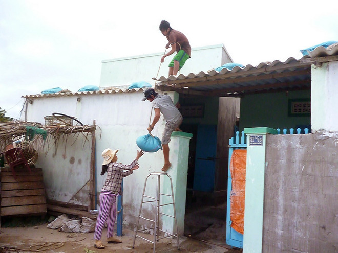 Bộ trưởng Cao Đức Phát kiểm tra phòng chống bão tại các tỉnh phía Nam ảnh 1