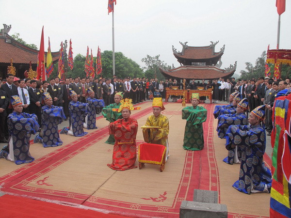 Đoàn đại biểu kiều bào về nước dự lễ Giỗ Tổ Hùng Vương ảnh 1