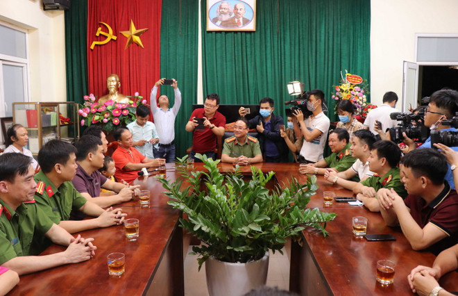 Khen thưởng các đơn vị giải cứu thành công cháu bé bị bắt cóc ảnh 1