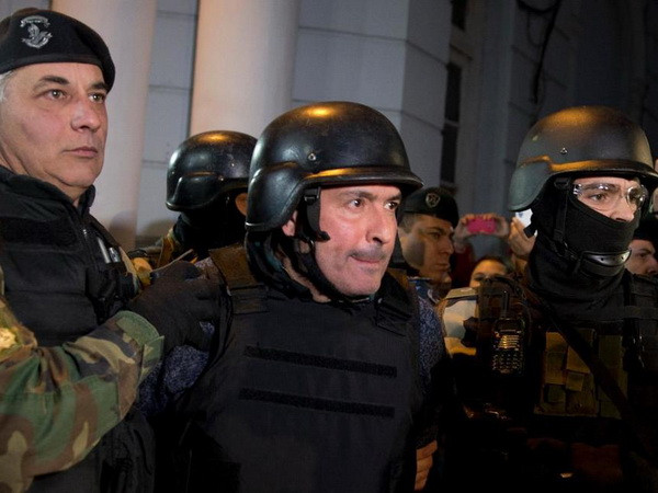 Cựu Quốc vụ khanh Argentina bị bắt giữ khi giấu 8,5 triệu USD ảnh 1