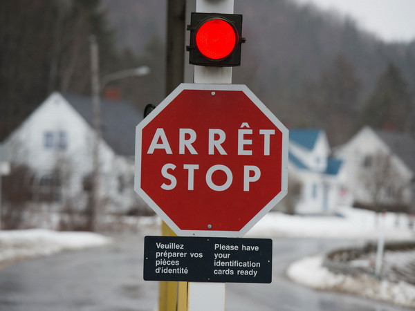 Lượng lớn người nhập cư tràn ngập các cửa khẩu biên giới Mỹ-Canada ảnh 1