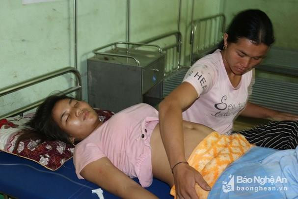 Nghệ An: Sập tường kè chống sạt lở làm 4 người bị thương ảnh 1