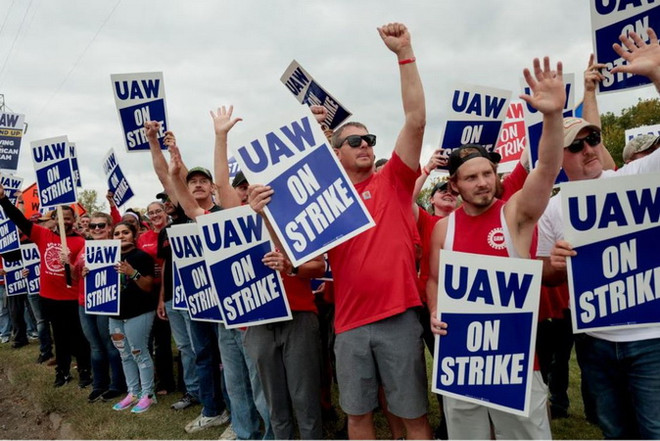 Mỹ: Doanh nghiệp ôtô và người lao động thu hẹp bất đồng về tiền lương ảnh 1