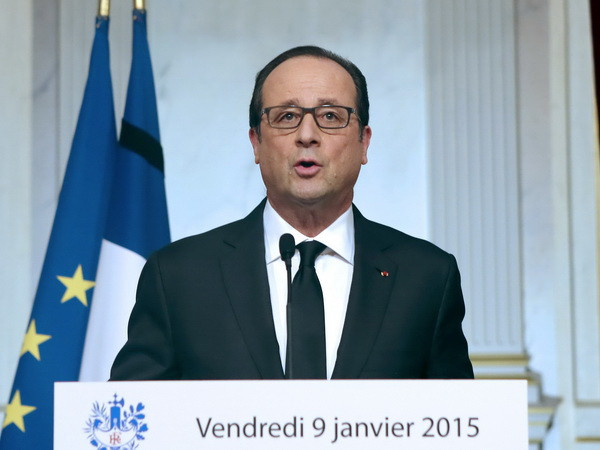 Pháp "không bao giờ chịu khuất phục" sau các vụ khủng bố ảnh 1