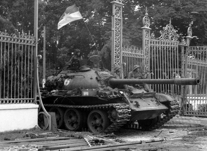 [Photo] Nhìn lại những hình ảnh hào hùng của ngày 30/4/1975 ảnh 4