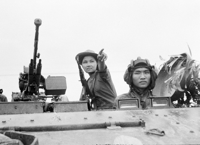 [Photo] Nhìn lại những hình ảnh hào hùng của ngày 30/4/1975 ảnh 3