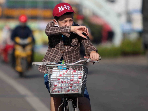 Khu vực Bắc Bộ và Trung Bộ nắng nóng, có nơi trên 40 độ C ảnh 1