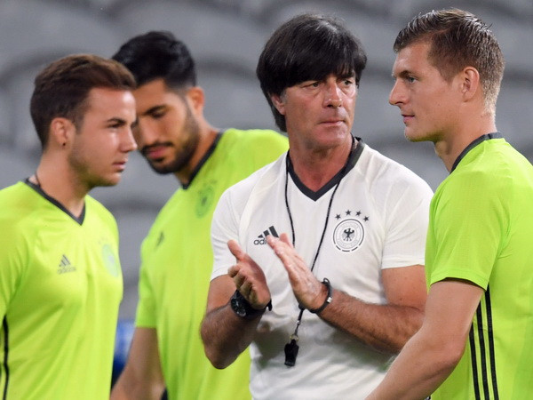 Trận Đức-Ukraine: “Cỗ xe tăng” bắt đầu con đường chinh phục lịch sử ảnh 1