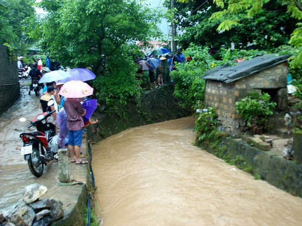 Quảng Ninh: Trượt chân xuống suối sau mưa lớn, 1 người mất tích ảnh 1