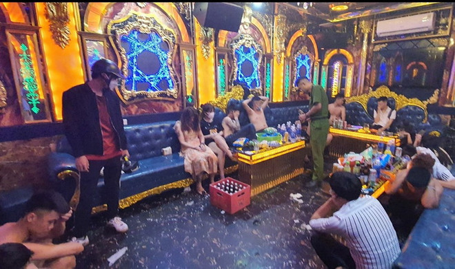 Lào Cai: Bắt giữ 19 đối tượng sử dụng ma túy trong phòng hát Karaoke ảnh 1