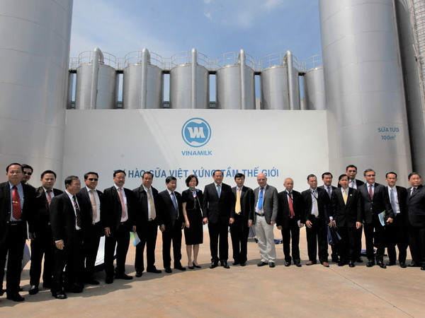 Phó Thủ tướng Lào thăm và làm việc tại Nhà máy Sữa Việt Nam ảnh 3