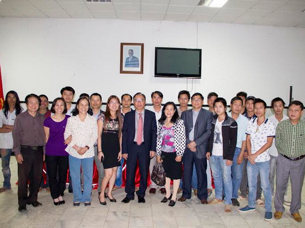 Đại sứ quán tại Angola thăm và làm việc với cộng đồng người Việt ảnh 2