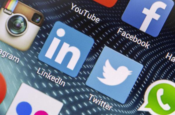 Đức cảnh báo kiện các trang mạng xã hội không chặn nội dung kích động ảnh 1