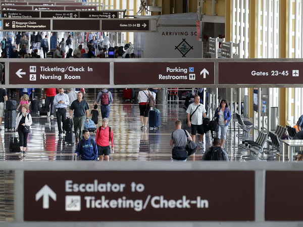 Nhà Trắng yêu cầu cho phép thực thi đầy đủ lệnh cấm nhập cảnh ảnh 1