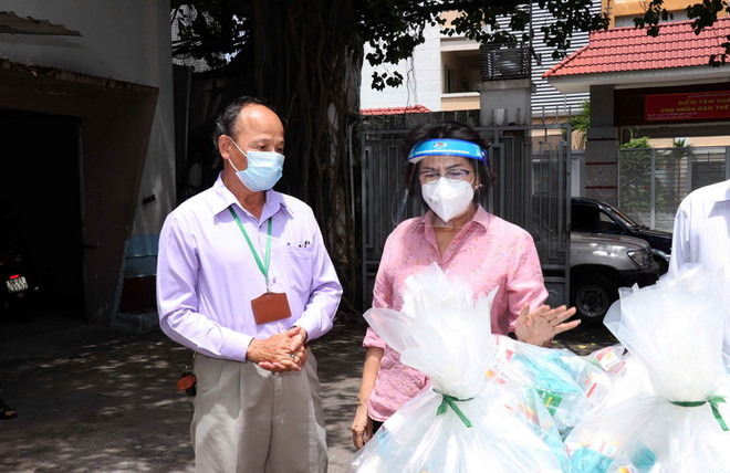 Lãnh đạo Thành phố Hồ Chí Minh thăm các khu cách ly tập trung ảnh 1