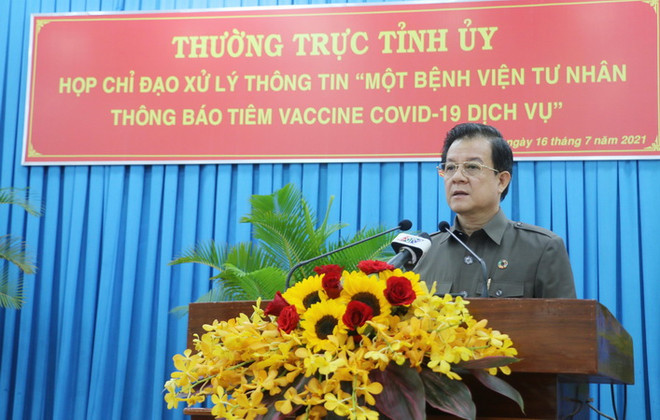 Bí thư Tỉnh ủy An Giang Lê Hồng Quang phát biểu tại cuộc họp. (Ảnh: Công Mạo/TTXVN) An Giang: Xử lý nghiêm việc thông báo khống về dịch vụ tiêm vaccine ảnh 1