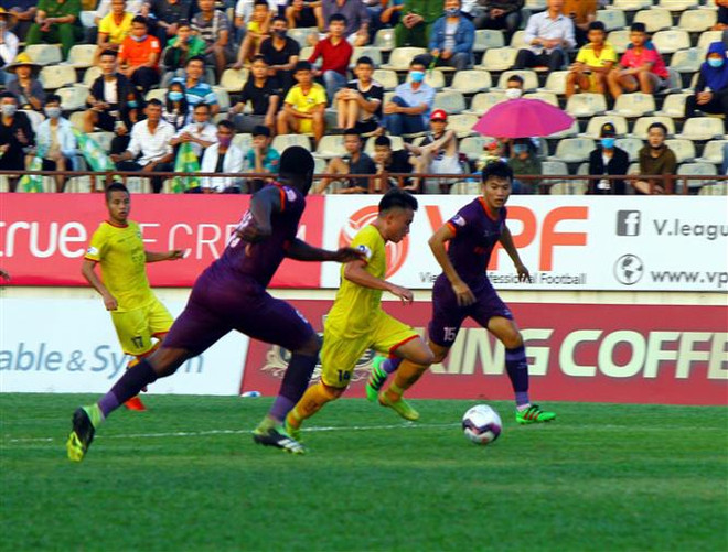 Phan Văn Đức lập cú đúp vào lưới Bình Dương, SLNA ngắt mạch thất bại ảnh 2