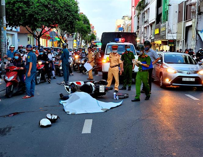 ​TP.HCM: Hai vụ tai nạn trong một ngày, giao thông ùn tắc nghiêm trọng ảnh 1