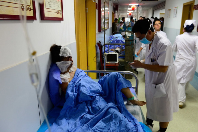 [Photo] Nổ xe buýt ở Tứ Xuyên gây thương vong lớn ảnh 2