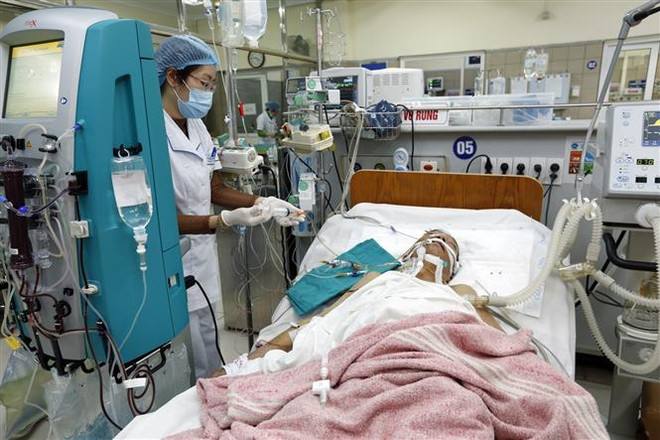 Tổn thương não do uống phải cồn sát trùng ''rởm'' thay rượu ảnh 1