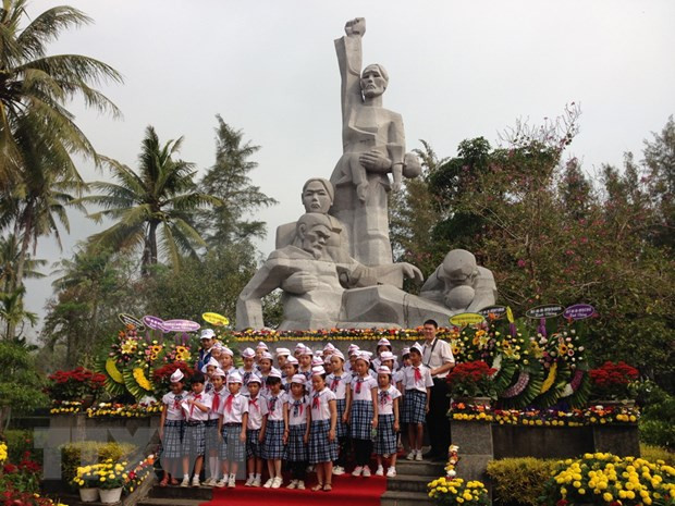 Dâng hương tưởng niệm nhân 52 năm ngày đồng bào Sơn Mỹ bị thảm sát ảnh 1