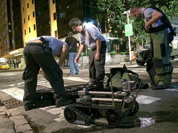 Náo loạn khi phát hiện balô nghi chứa bom tại Olympic 2016 ảnh 1