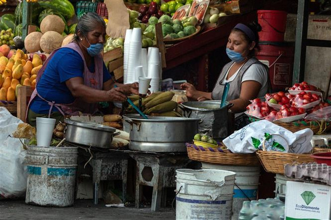 Các quầy hàng ven đường ở Guerrero, Mexico. (Ảnh: THX/TTXVN) UNCTAD: Thế giới đứng trước 'thập kỷ mất mát' do COVID-19 ảnh 1