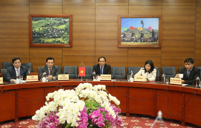 Trao đổi kinh nghiệm trong đấu tranh phòng, chống mua bán người ảnh 1