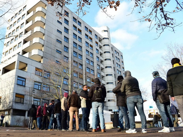 Bang Bayern muốn đặt mức trần nhận 200.000 người tị nạn mỗi năm ảnh 1