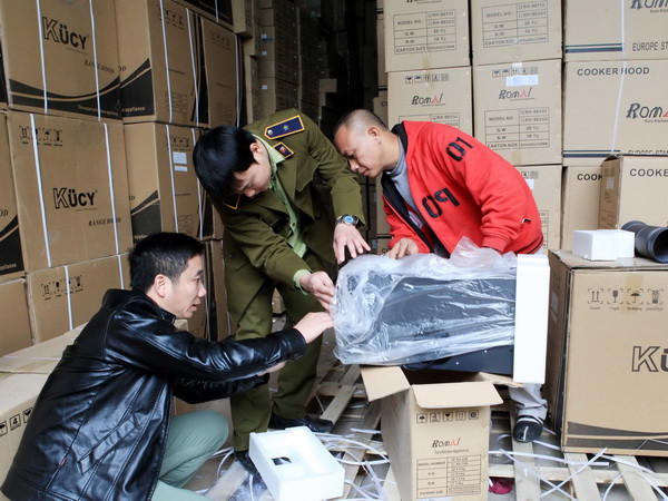 TP.HCM phát hiện hơn 330 đơn vị buôn bán hàng nhập lậu ảnh 1