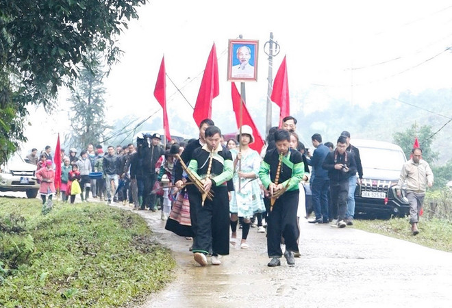 ttxvn_0803_na hau (2).jpg