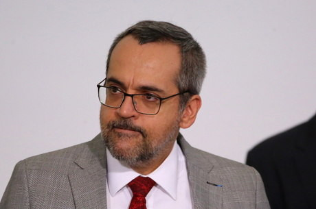  Bộ trưởng Brazil bị phạt vì không đeo khẩu trang khi dự sự kiện ảnh 1