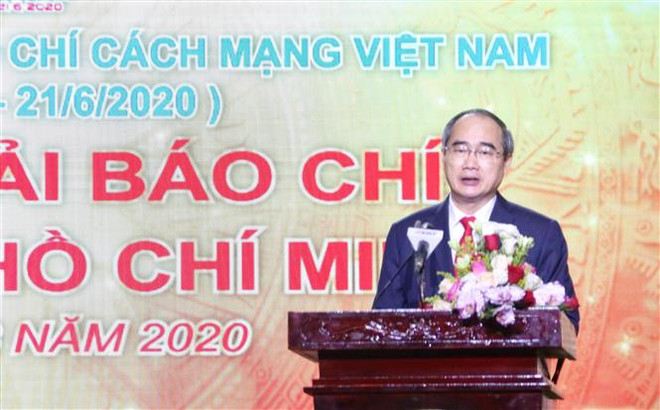 Bí thư Thành ủy thành phố Hồ Chí Minh Nguyễn Thiện Nhân gửi lời chúc mừng đến các Nhà báo nhân kỷ niệm 95 năm ngày báo chí Cách mạng Việt Nam. (Ảnh: Thu Hương/TTXVN) 66 tác phẩm được vinh danh tại Lễ trao giải báo chí TP.HCM lần thứ 38 ảnh 3
