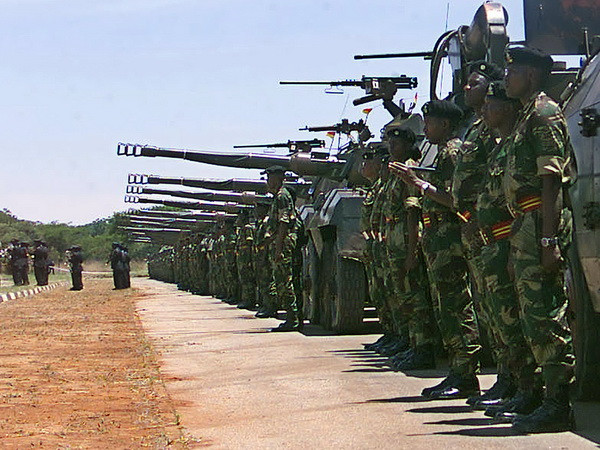 Xuất hiện nhiều tiếng súng nổ gần tư dinh Tổng thống Zimbabwe ảnh 1