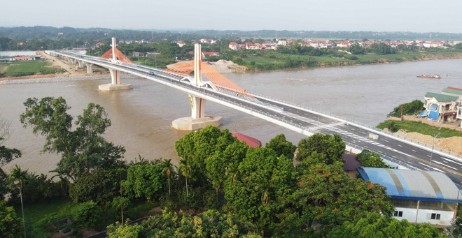 Dự án cầu Vĩnh Phú là công trình trọng điểm có ý nghĩa với nhân dân 2 tỉnh Vĩnh Phúc và Phú Thọ. (Ảnh: Hoàng Hùng/TTXVN) ttxvn_2606_cau vinh phu.jpg