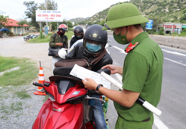 Ninh Thuận linh hoạt hỗ trợ người dân về quê từ vùng dịch COVID-19 ảnh 2