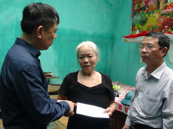 Hơn 4 tỷ đồng hỗ trợ đồng bào bị thiệt hại do bão số 10 ở miền Trung ảnh 1