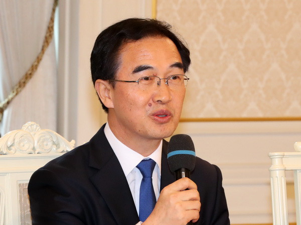 Bộ trưởng Thống nhất Hàn Quốc nhấn mạnh hợp tác kinh tế với Triều Tiên ảnh 1