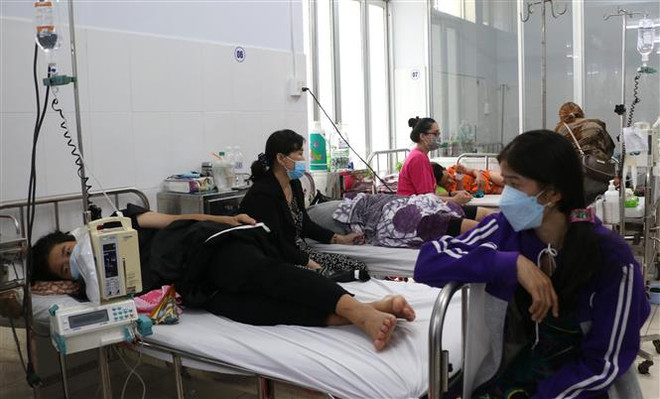 Sốt xuất huyết gia tăng nhiều ca nặng, người dân không tự ý dùng thuốc ảnh 1