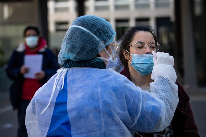 Nga hạn chế giao thông, Anh cam kết đẩy nhanh xét nghiệm diện rộng ảnh 2