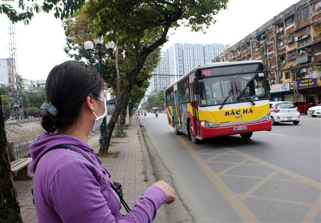 Hà Nội hỗ trợ 100% phí đường bộ vận tải hành khách công cộng khối lớn ảnh 1