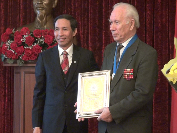 Vinh danh các công dân Nga có đóng góp to lớn cho Hà Nội ảnh 1