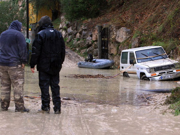 Italy: Mưa liên tiếp nhiều ngày gây lũ lớn khiến 2 người mất tích ảnh 1