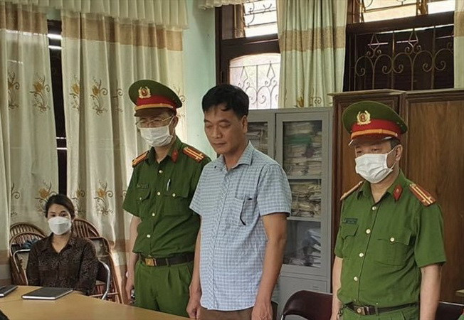 Khởi tố 2 cán bộ kiểm lâm để xảy ra khai thác rừng trái phép kéo dài ảnh 1