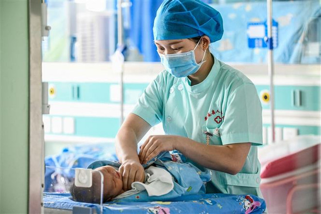 Tỷ lệ sinh ở Trung Quốc trong năm 2020 giảm mạnh do COVID-19 ảnh 1