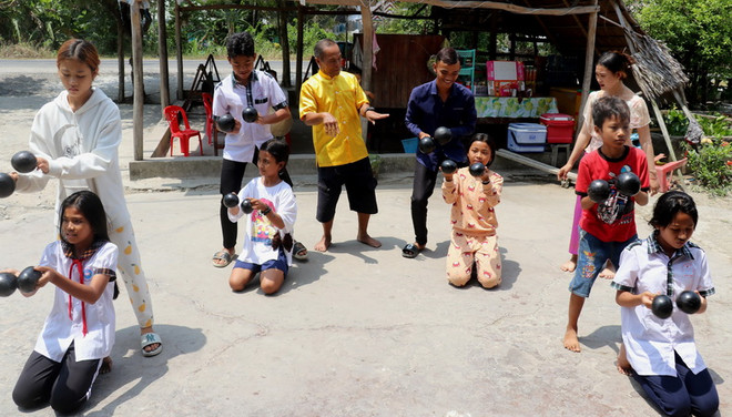 Nghệ nhân Danh Bê gìn giữ, lưu truyền văn hóa nghệ thuật Khmer ảnh 2