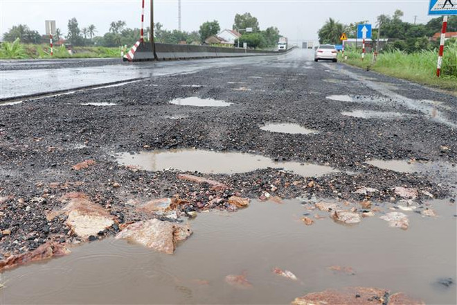 Gấp rút sửa chữa Quốc lộ 1A qua Nam Bình Định sau 'tối hậu thư' ảnh 1