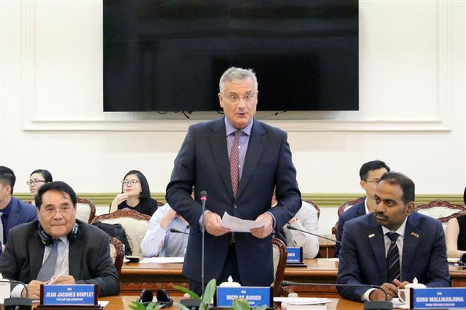 Chủ tịch Hiệp hội Doanh nghiệp Châu Âu tại Việt Nam Nicolas Audier phát biểu tại buổi gặp gỡ. (Ảnh: Tiến Lực/TTXVN) TP.HCM mong muốn chia sẻ kinh nghiệm từ các doanh nghiệp châu Âu ảnh 3